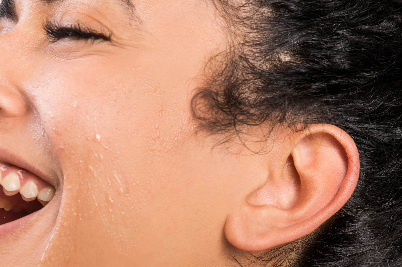 Suplementos que ayudan a equilibrar la piel grasa o con acné - Hi Vitamins