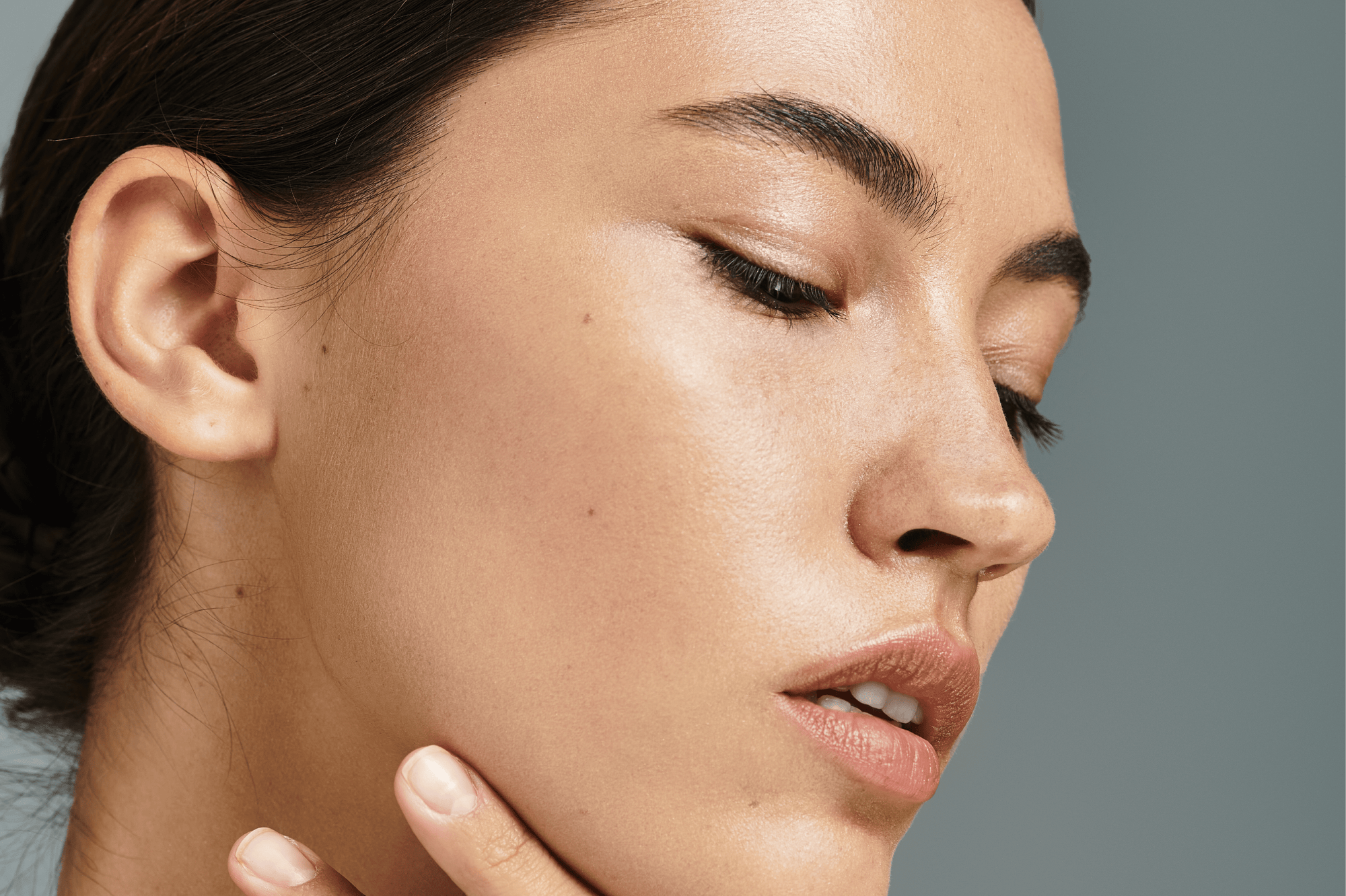 ¿Piel opaca y caída del cabello?: Estas son las señales que tu cuerpo envía cuando necesita Biotina. - Hi Vitamins